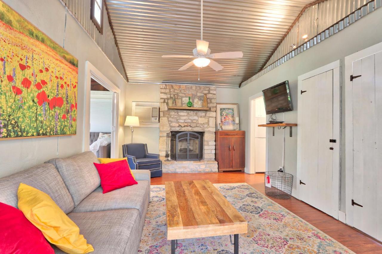 Creekside Cabins - The Getaway Villa Wimberley Exterior photo